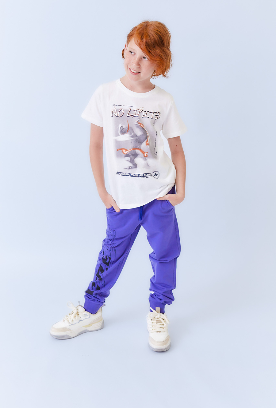 Fioletowe spodnie dresowe chłopięce slim