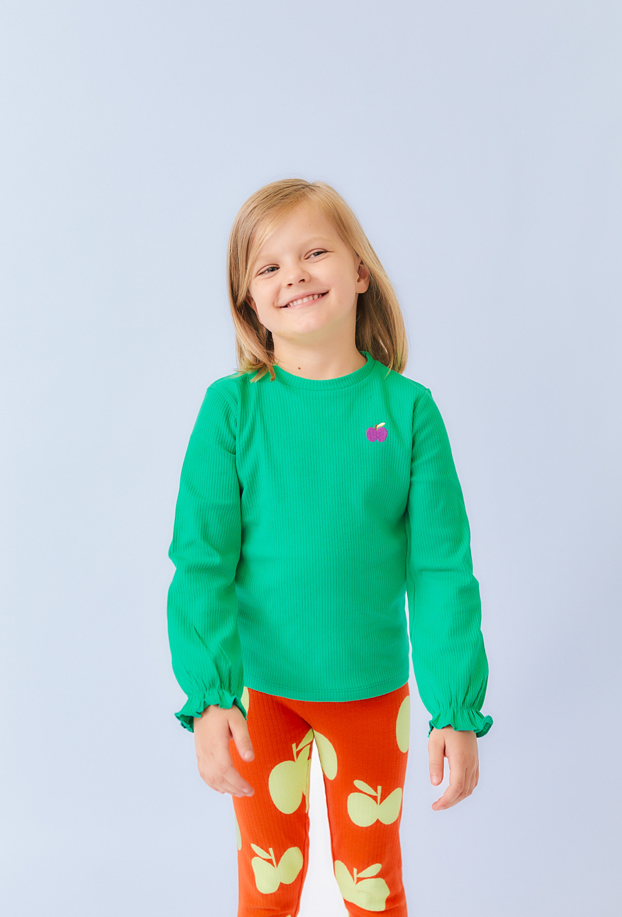 Zielona bluzka rib z haftowanym jabłuszkiem dla dziewczynki