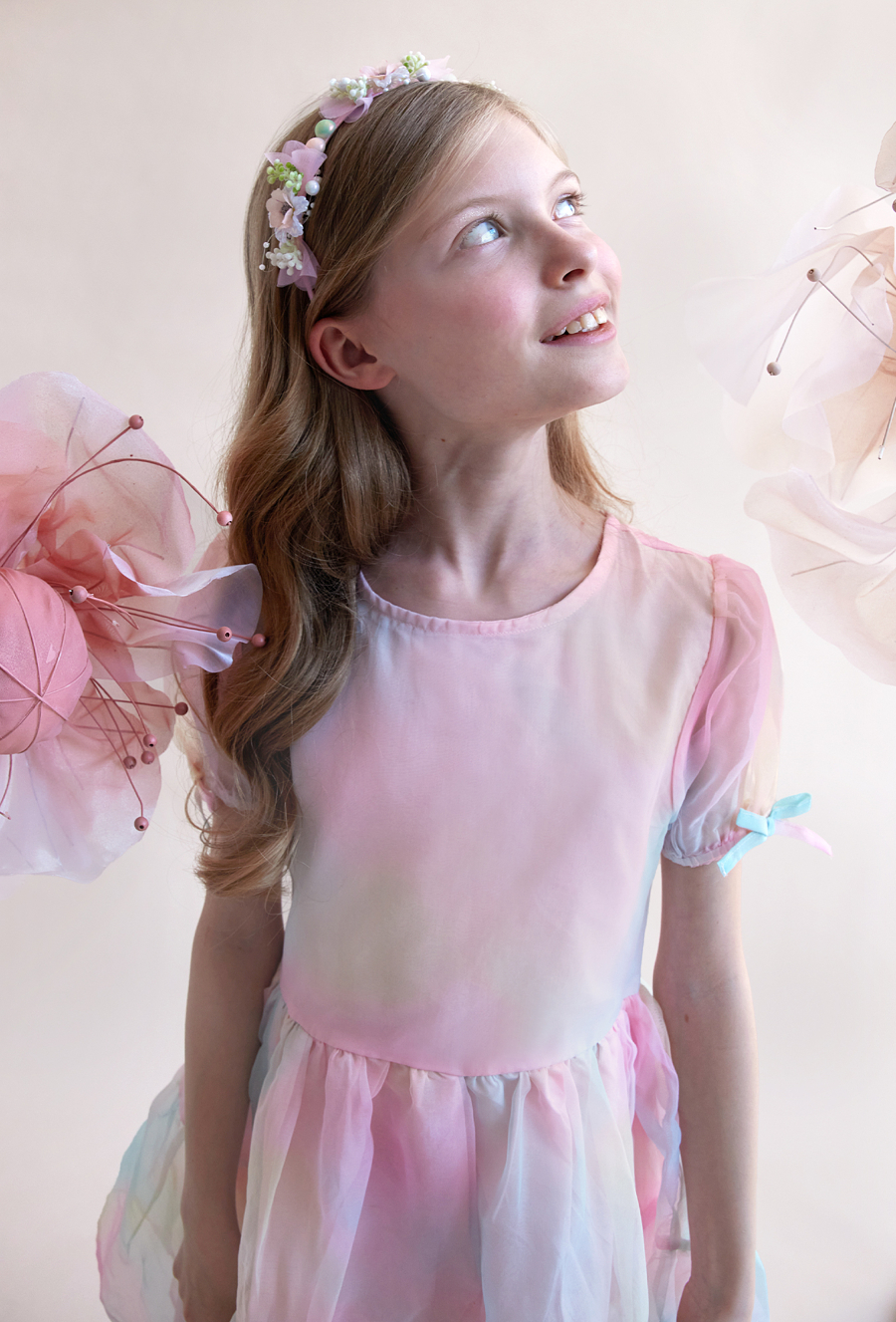 Tęczowa sukienka dla dziewczynki – tiulowa. pastelowa