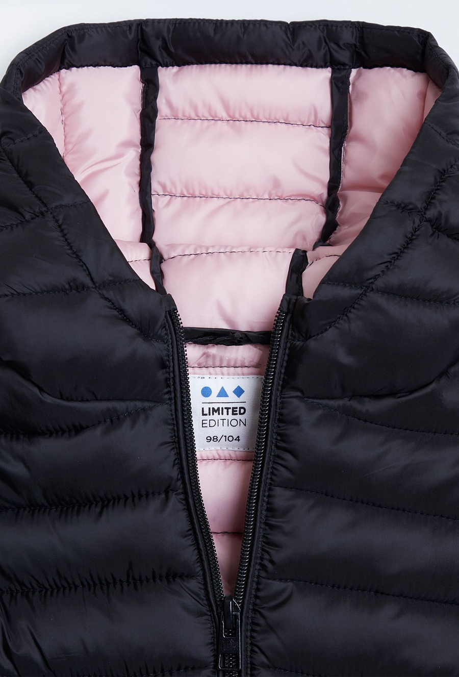 Czarna pikowana. lekka kurtka przejściowa dla dziewczynki