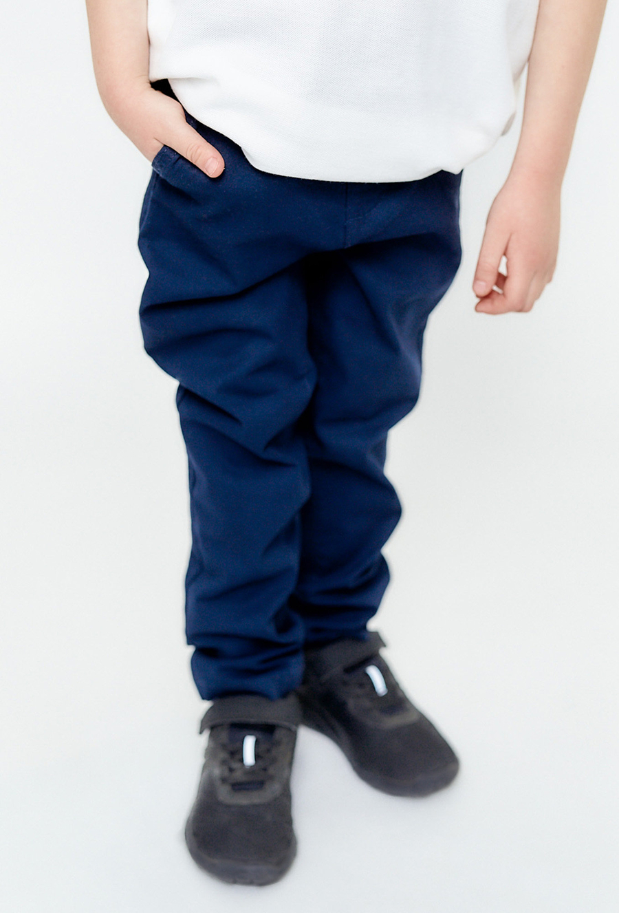 Granatowe spodnie dla chłopca