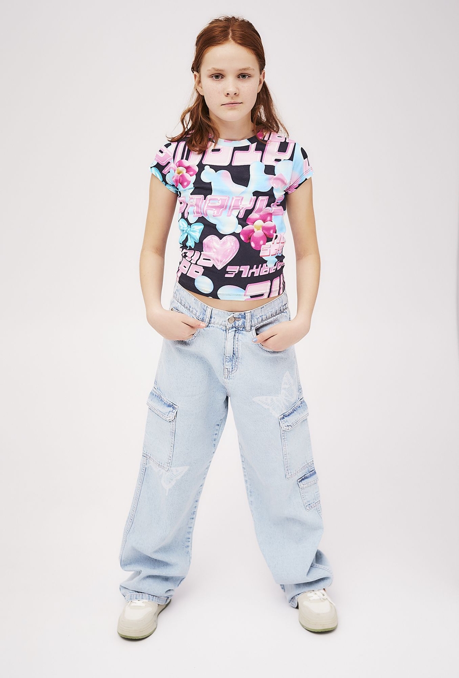 Dziewczęcy t-shirt z kolorowym nadrukiem