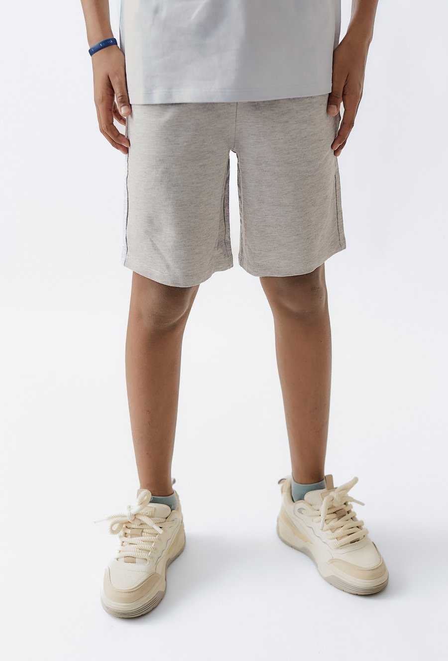 Jasnoszare szorty chłopięce