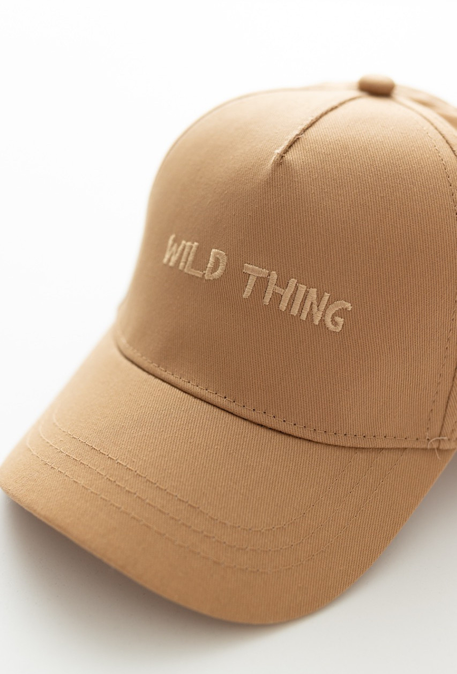 Brązowa czapka z daszkiem dla chłopca - 510.15.