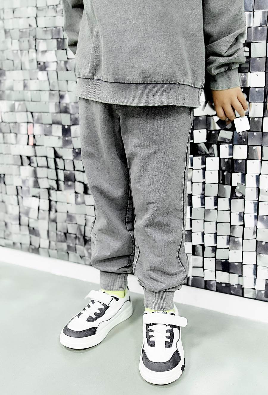 Szare spodnie dresowe dla chłopca - 510.15.