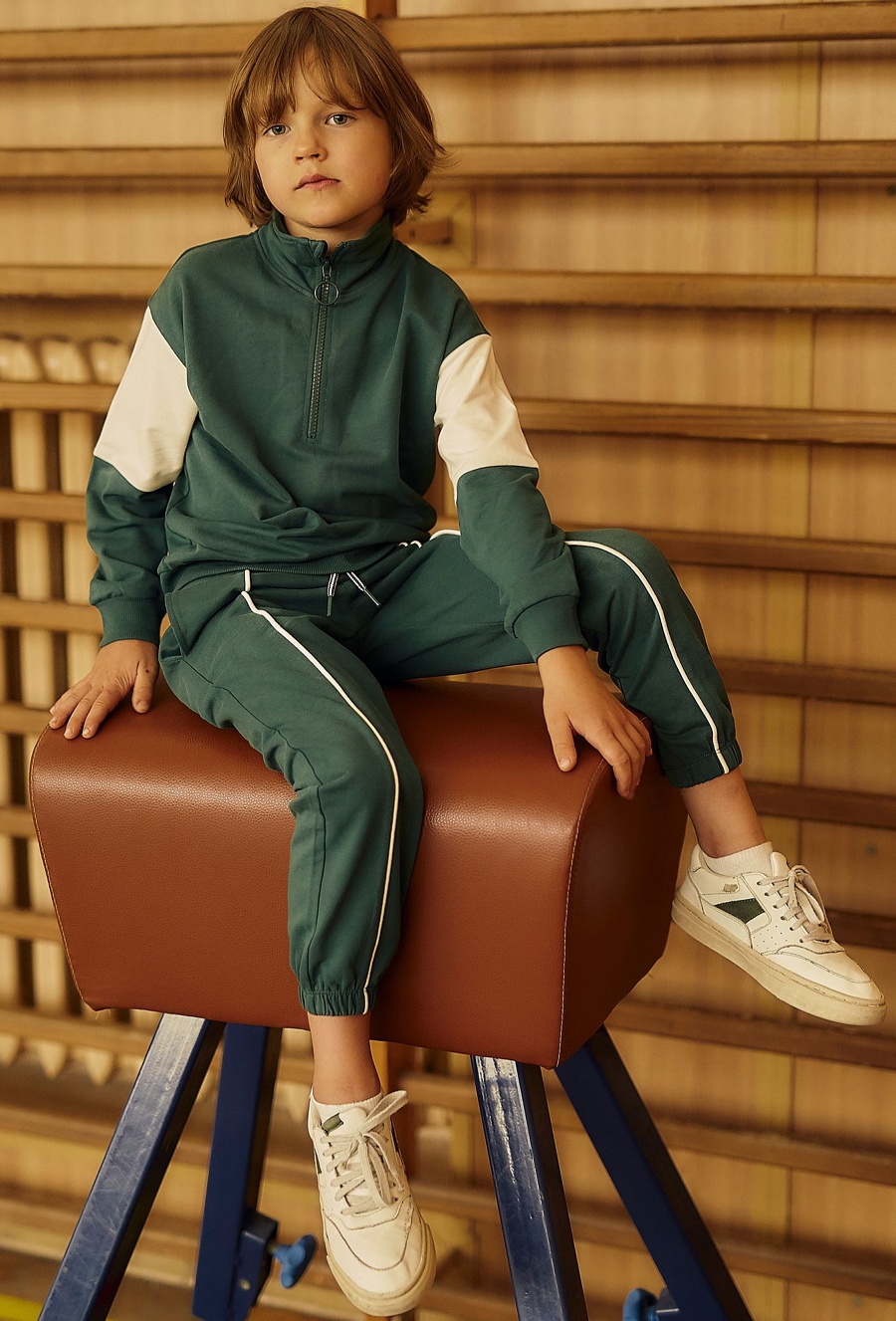 Zielone spodnie dresowe dla chłopca - 510.15.