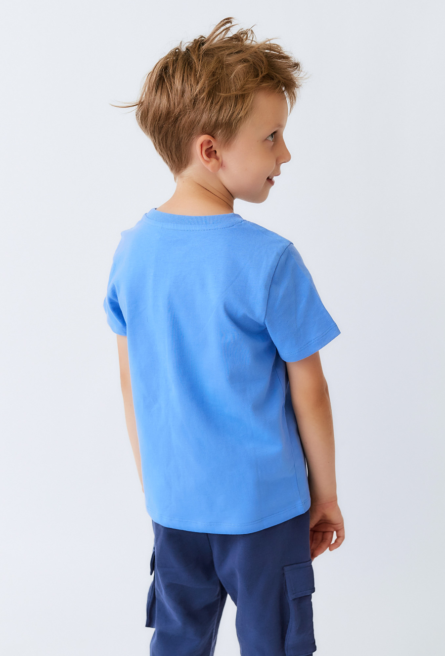 Koszulka chłopięca niebieska z nadrukiem pojazdu