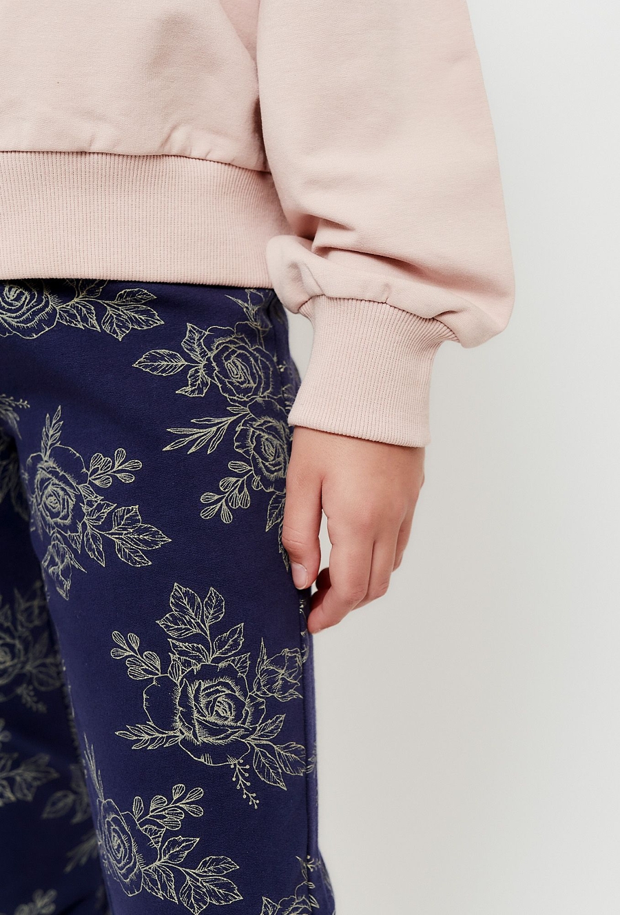 Bluza z ozdobnym kołnierzem