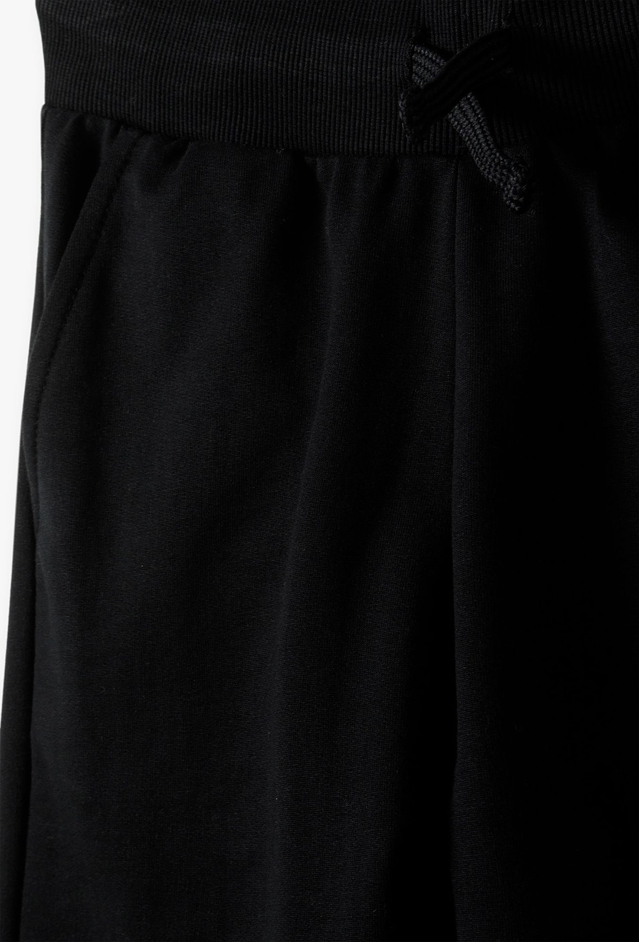 Czarne spodnie dresowe dla chłopca