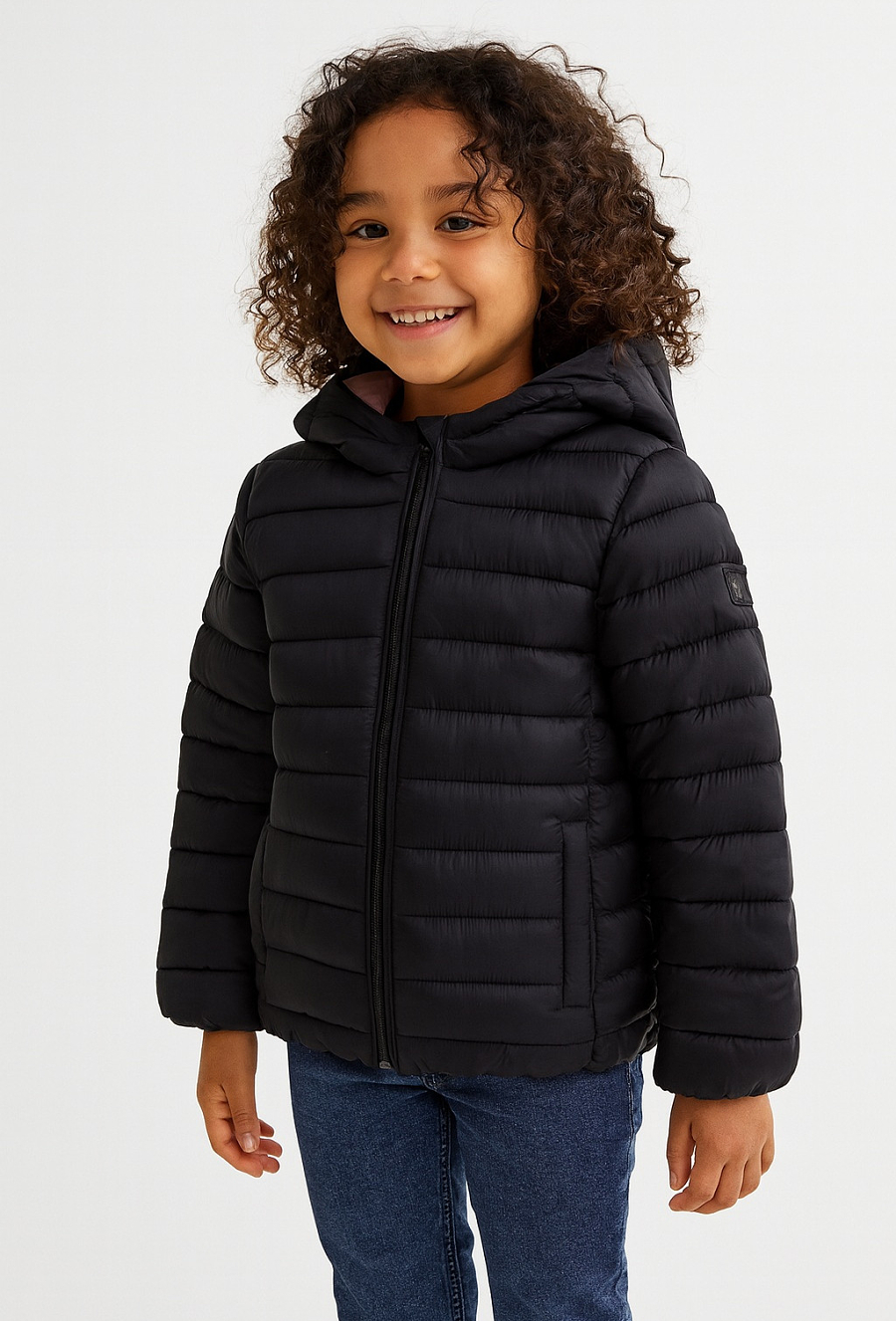 Czarna pikowana. lekka kurtka przejściowa dla dziewczynki
