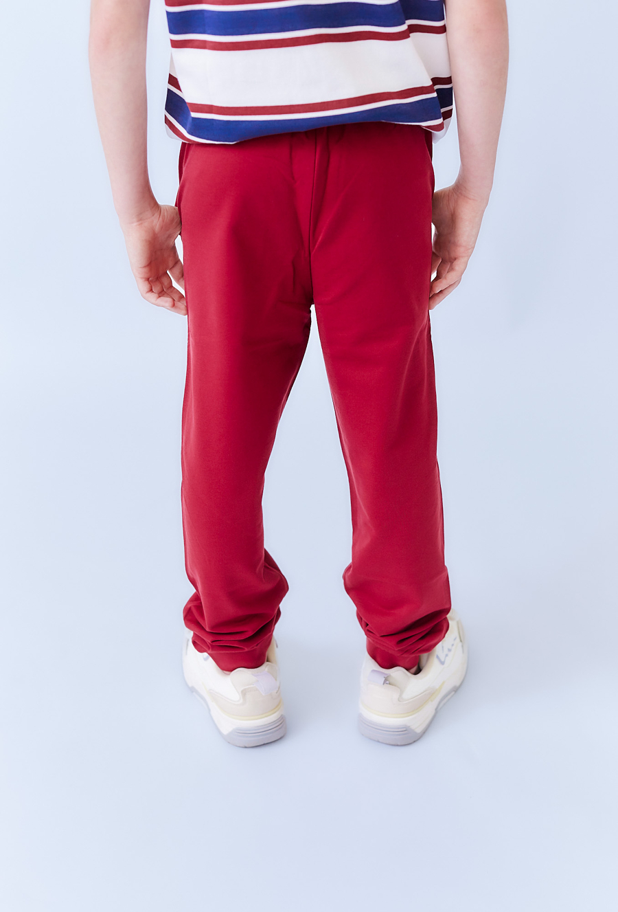 Czerwone spodnie dresowe chłopięce