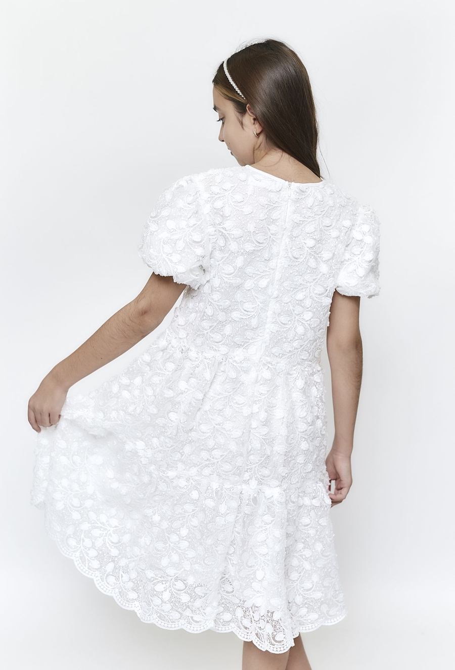 Biała elegancka sukienka z ótkimi rękawami