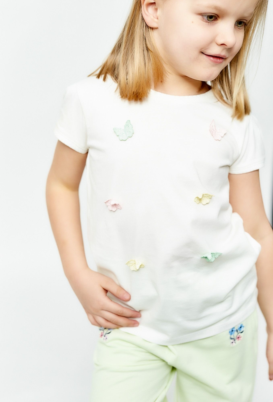 Dziewczęcy t-shirt z motylkami