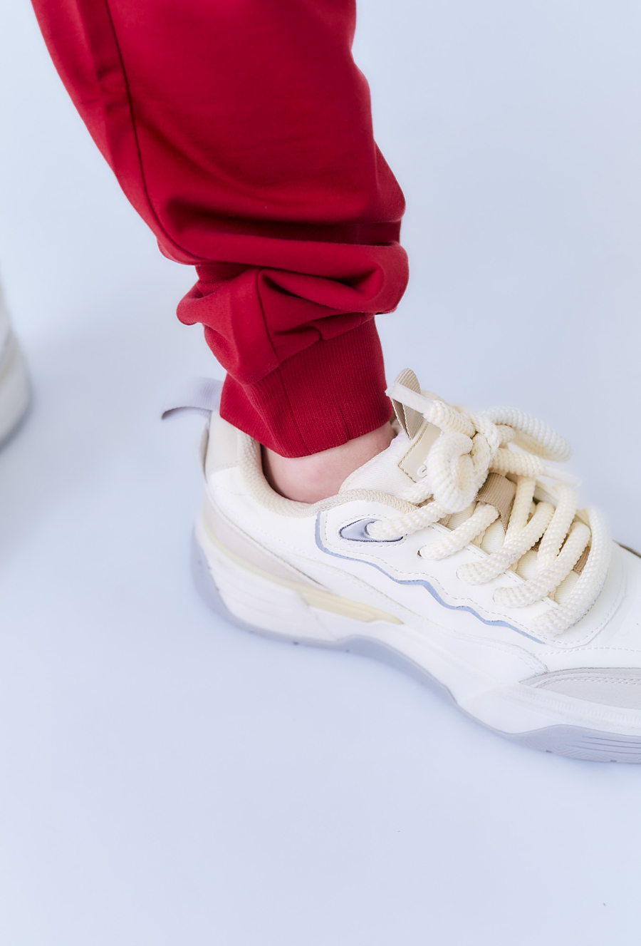 Czerwone spodnie dresowe chłopięce