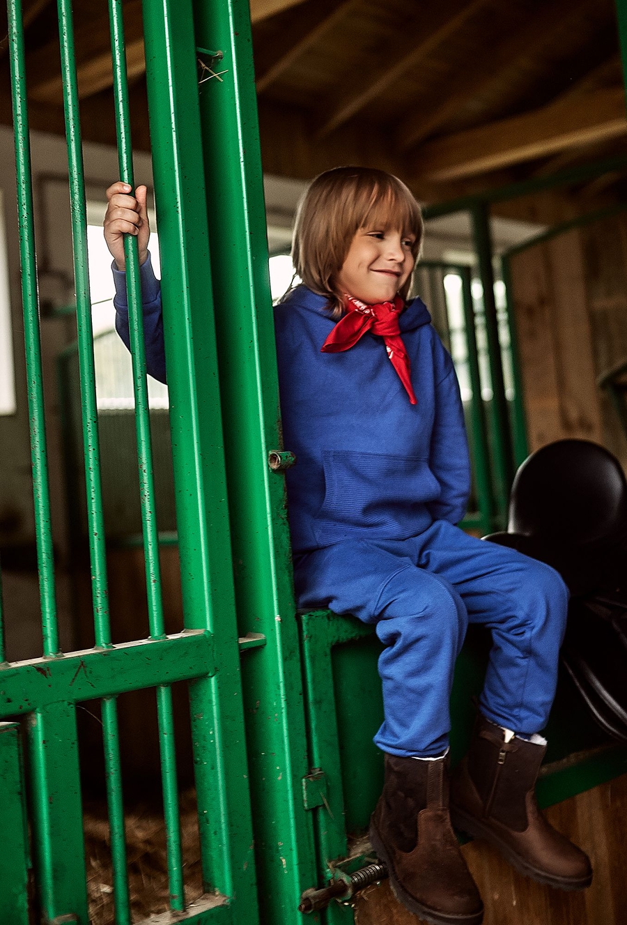 Dresowa bawełniana bluza chłopięca z kapturem- niebieska