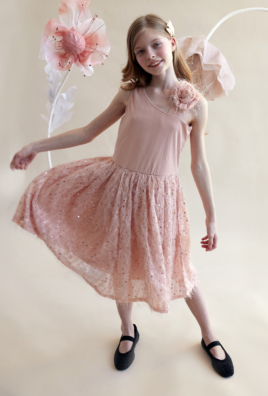 Elegancka sukienka w kolorze pudrowego różu