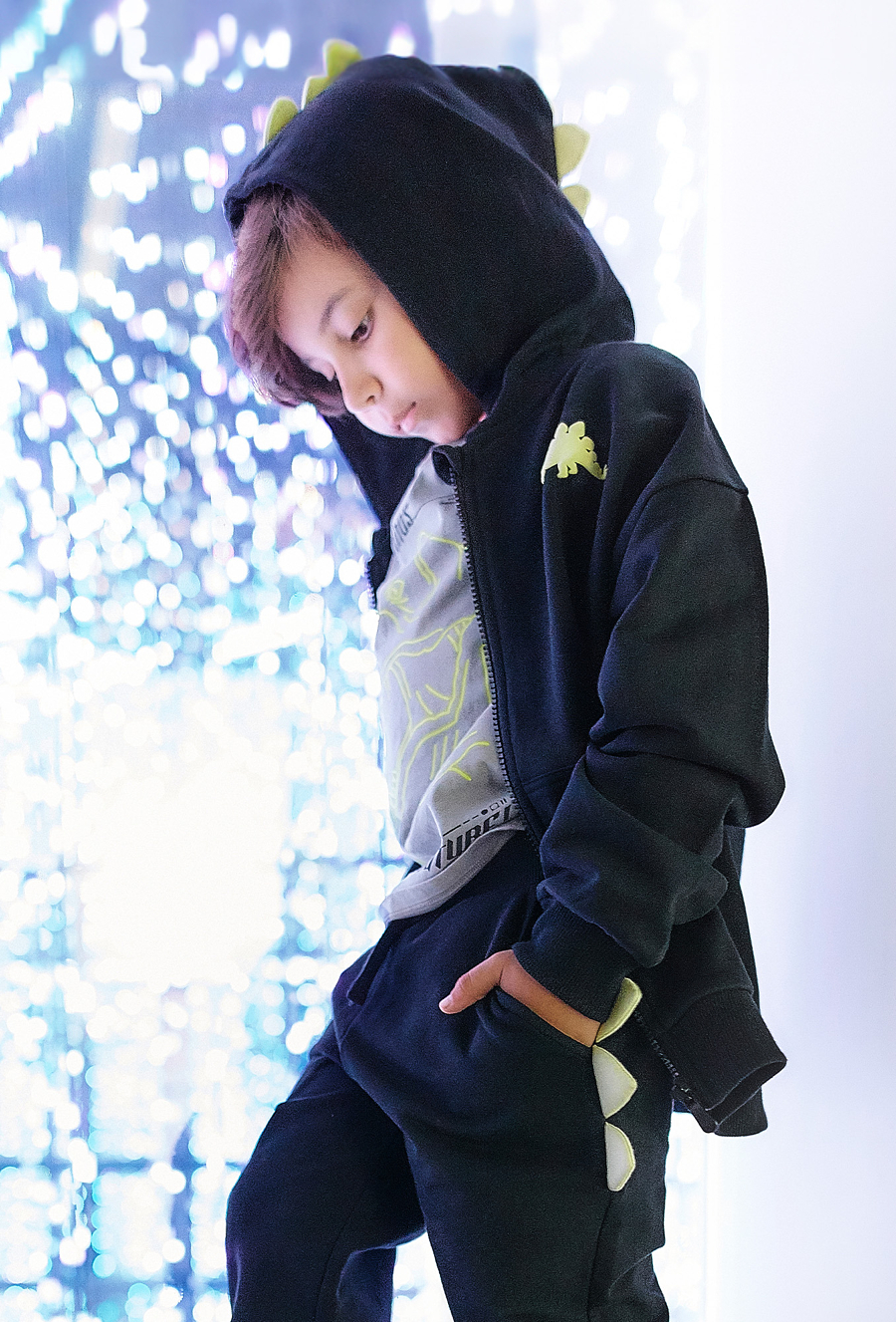 Czarna bluza dresowa dla chłopca - Dino - 510.15.