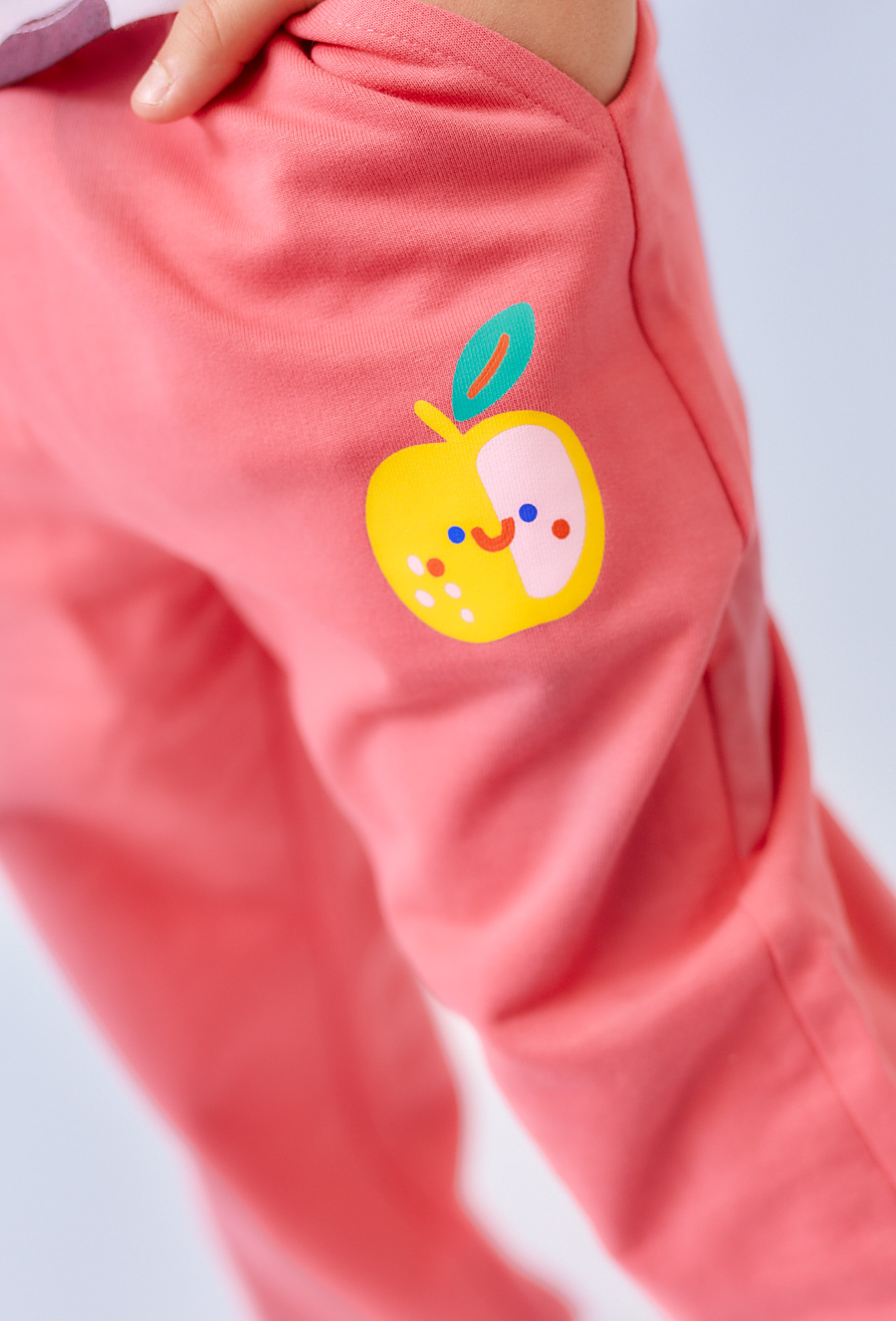 Dziewczęce spodnie dresowe comfort fit z kieszeniami