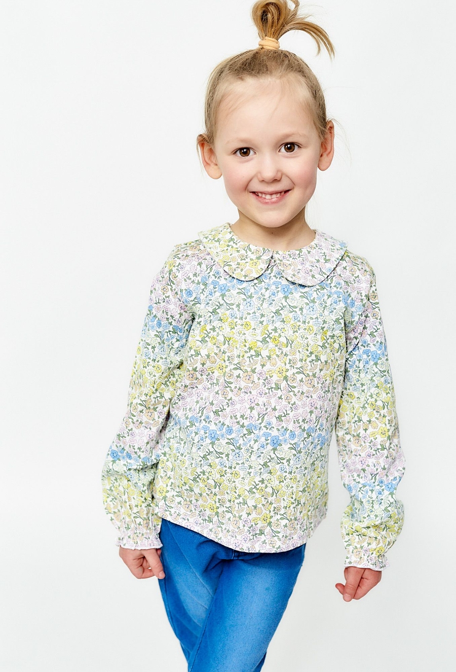 Bluzka w drobne kwiaty z kołnierzykiem