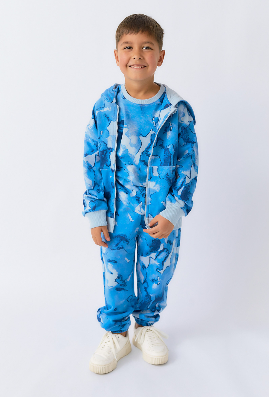 Chłopięca niebieska bluza rozpinana z kapturem