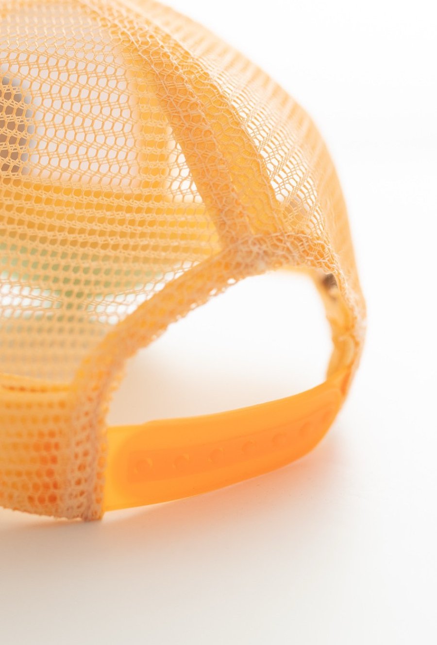 Czapka z daszkiem z przewiewną siateczką