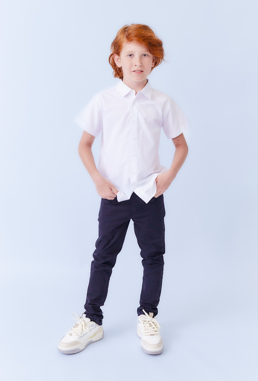 Koszula chłopięca biała z ótkim rękawem i haftem