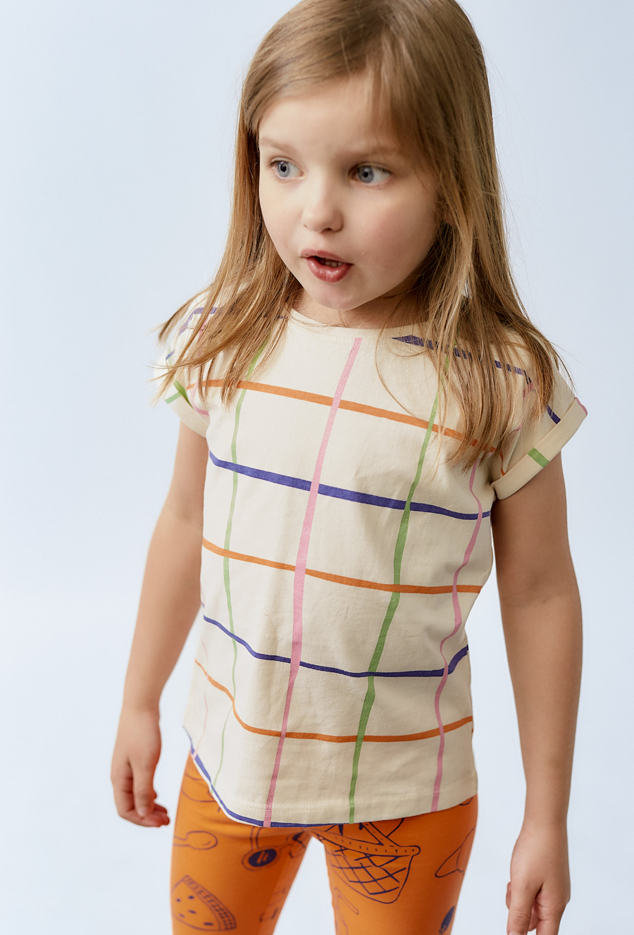 Dziewczęcy t-shirt w kolorową atę - pudełkowy fason