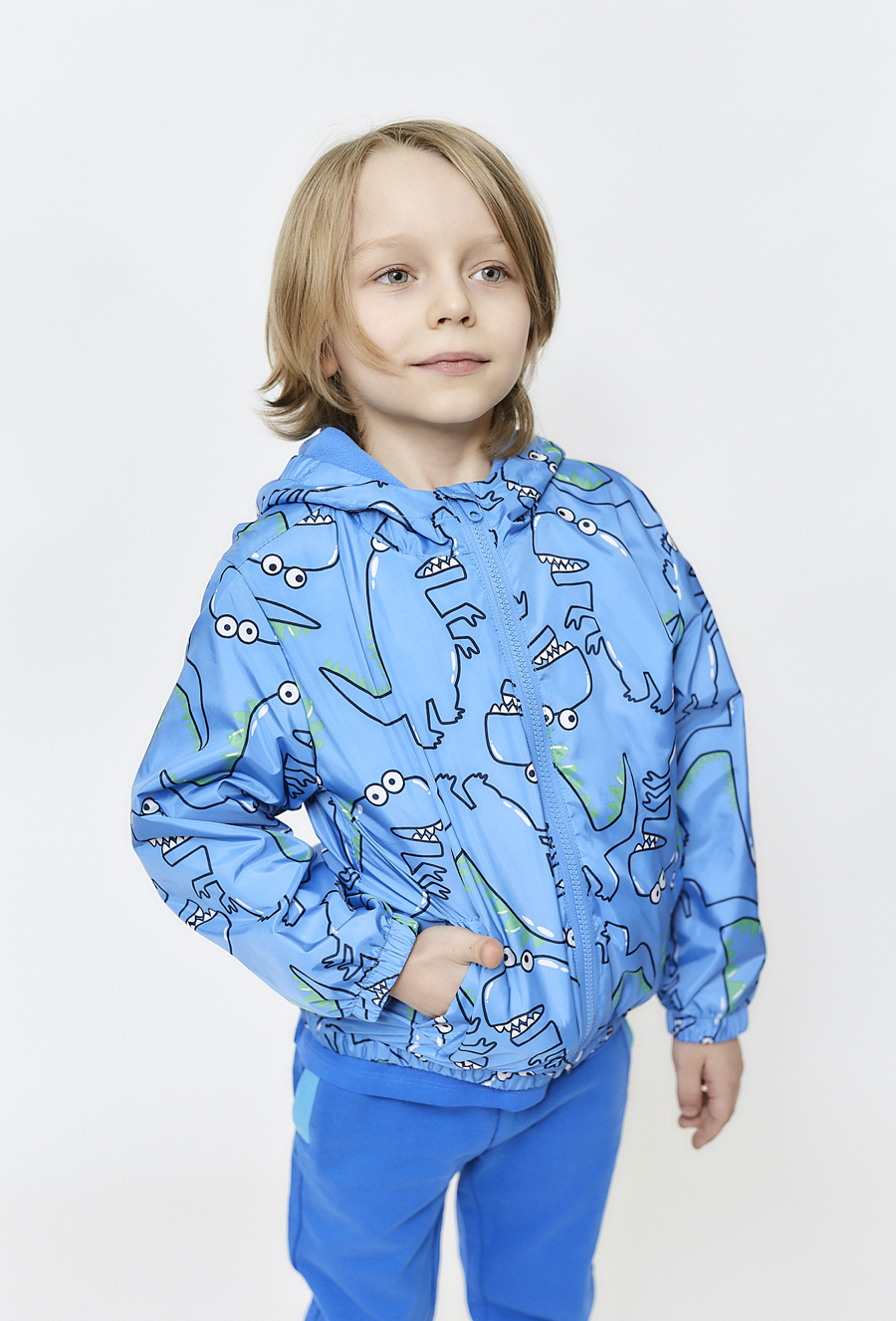 Kurtka chłopięca przejściowa - niebieska w dinozaury