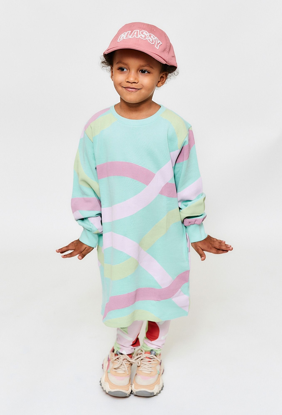 Kolorowa dresowa sukienka dla dziewczynki