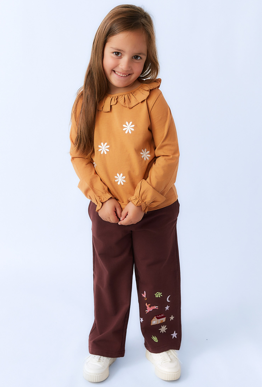 Bluzka dziewczęca z falbanką i haftowanymi kwiatami