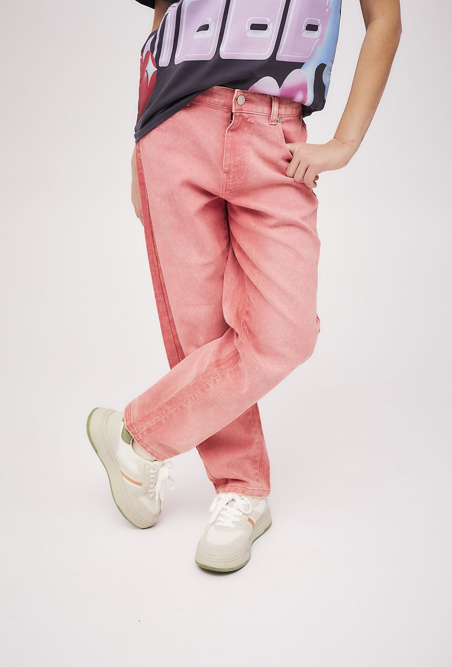 Różowe jeansy dziewczęce - luźny ój