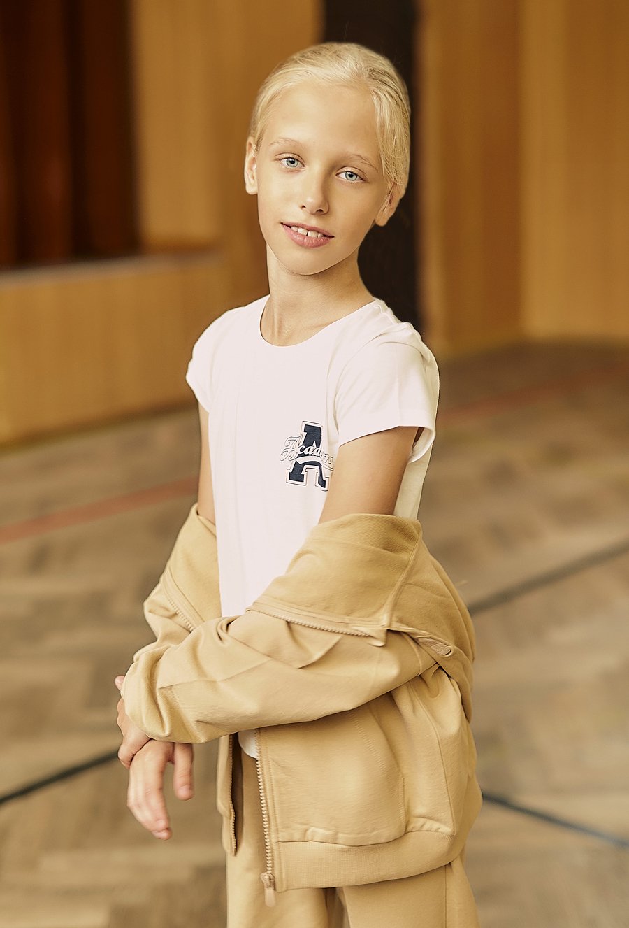 Biały pudełkowy t-shirt dla dziewczynki - Lincoln&Sharks