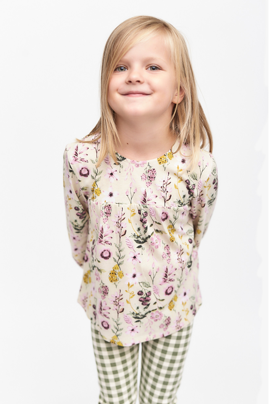 Luźna dzianinowa bluzka z długim rękawem ecru w kwiaty