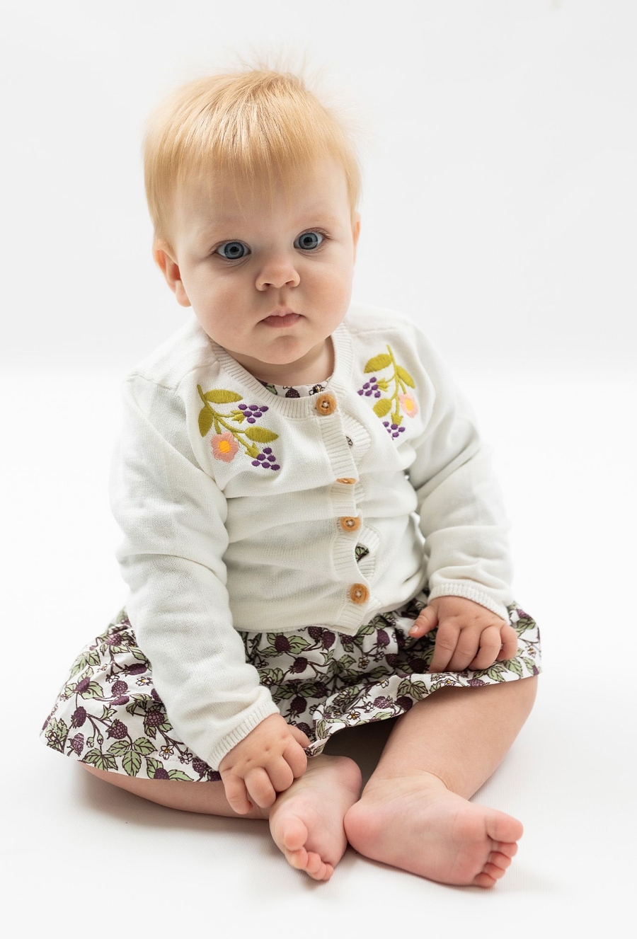 Sweter niemowlęcy rozpinany z motywem kwiatowym