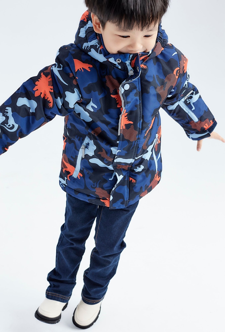 Granatowa kurtka narciarska dla chłopca z motywem dinozaurów