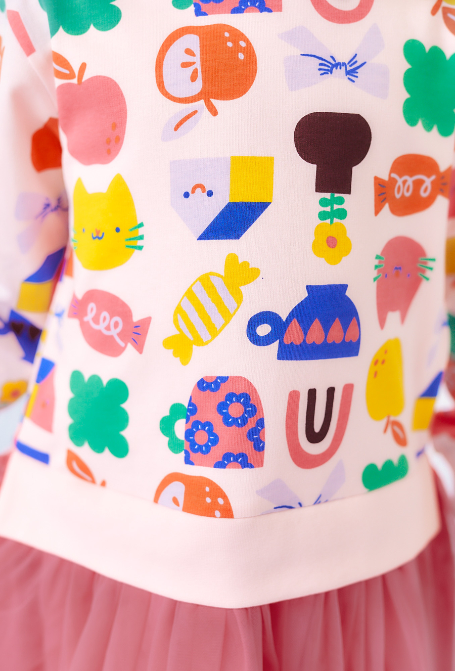 Sukienka dziewczęca z tiulowym dołem i kolorowym nadrukiem