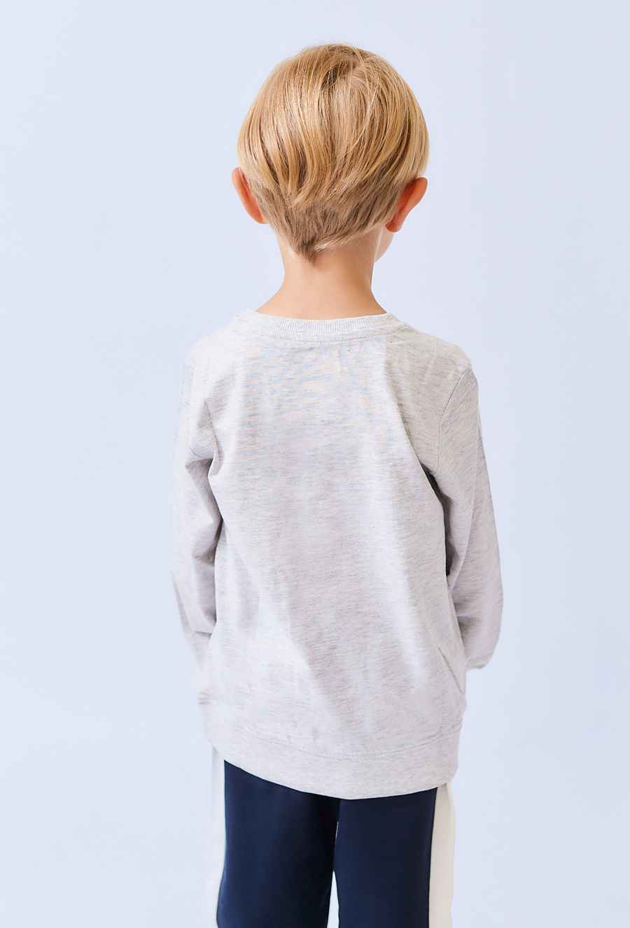 Szara bluzka chłopięca z nadrukiem CHAMPION i psem.