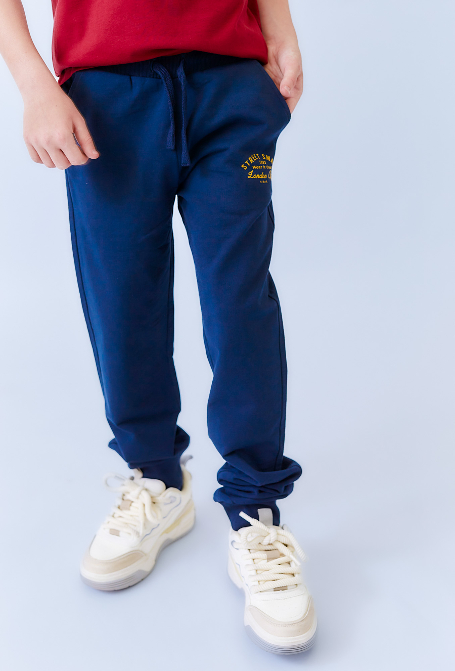 Granatowe spodnie dresowe chłopięce slim