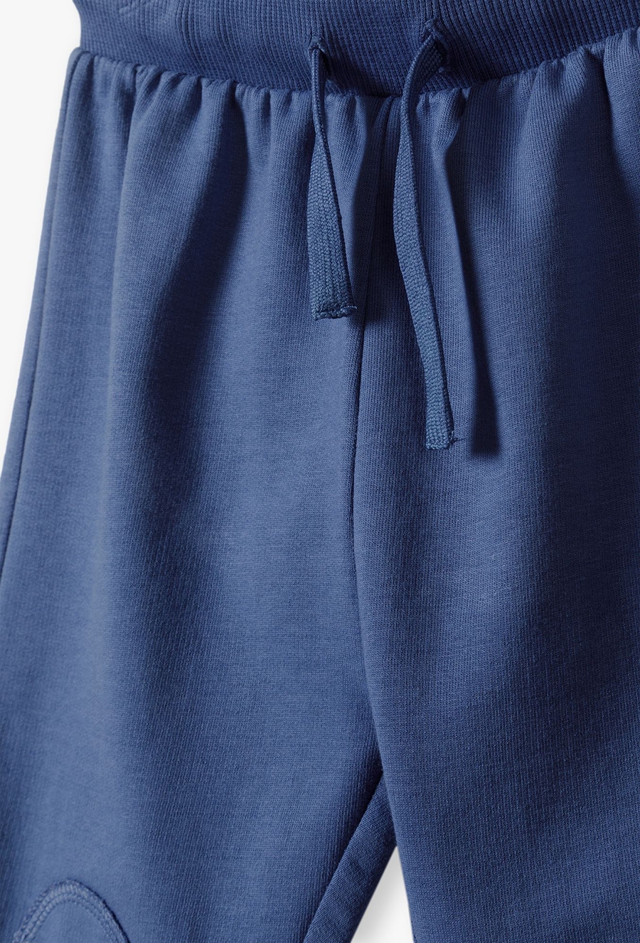 Spodnie dresowe dla niemowlaka - niebieskie z łatami - 510.15.