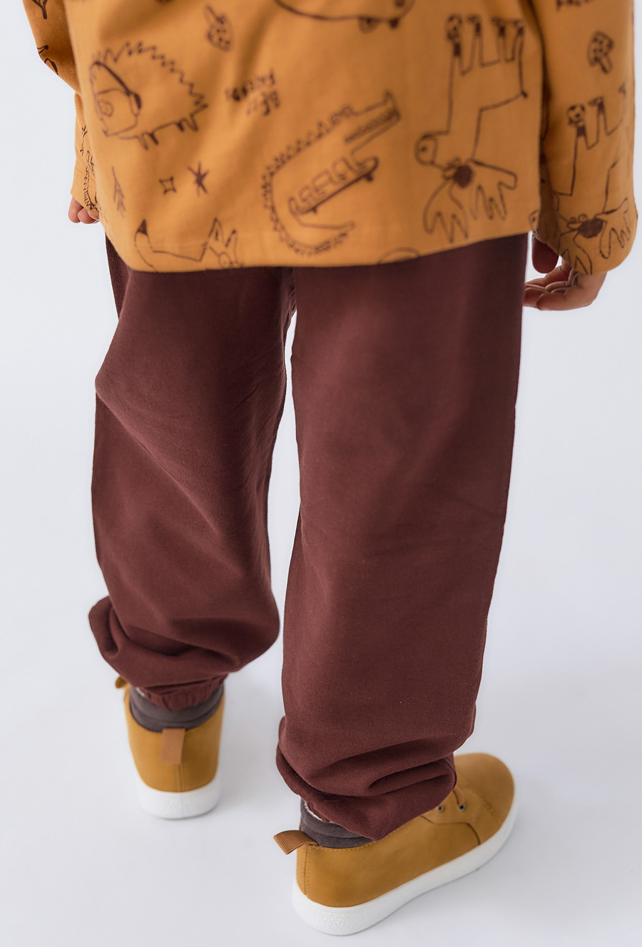 Bordowe spodnie dresowe chłopięce z pikowanymi kolanami