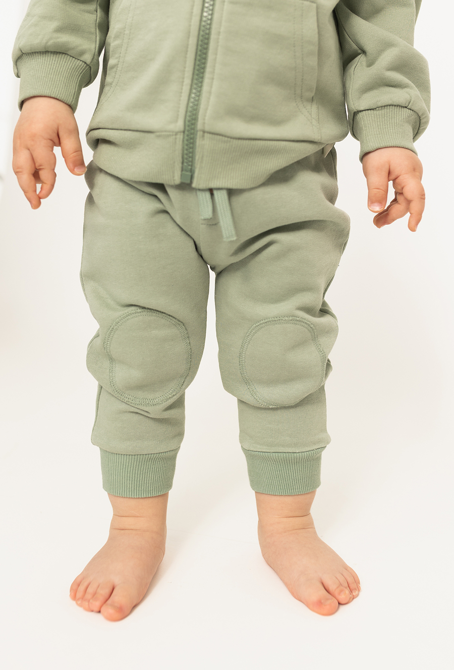 Niemowlęce spodnie dresowe z wzmocnieniami na kolanach
