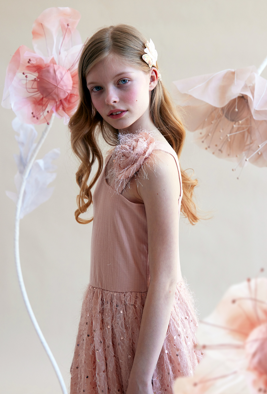 Elegancka sukienka w kolorze pudrowego różu