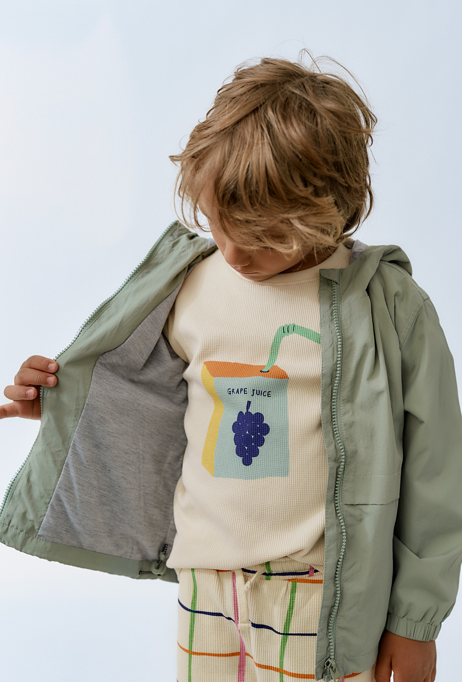 Lekka kurtka z kapturem – wiatrówka