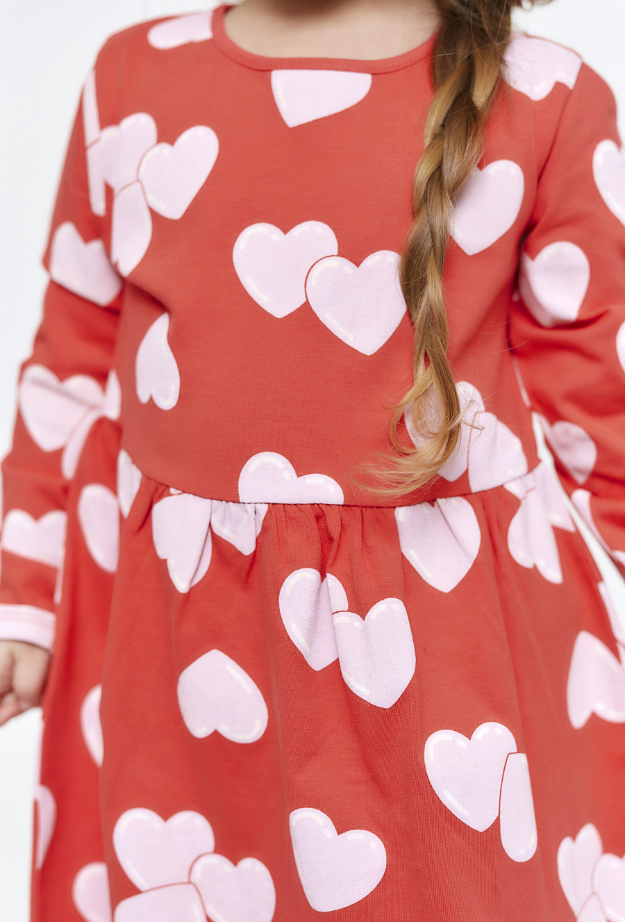 Bawełniana sukienka z długim rękawem - czerwona w serduszka