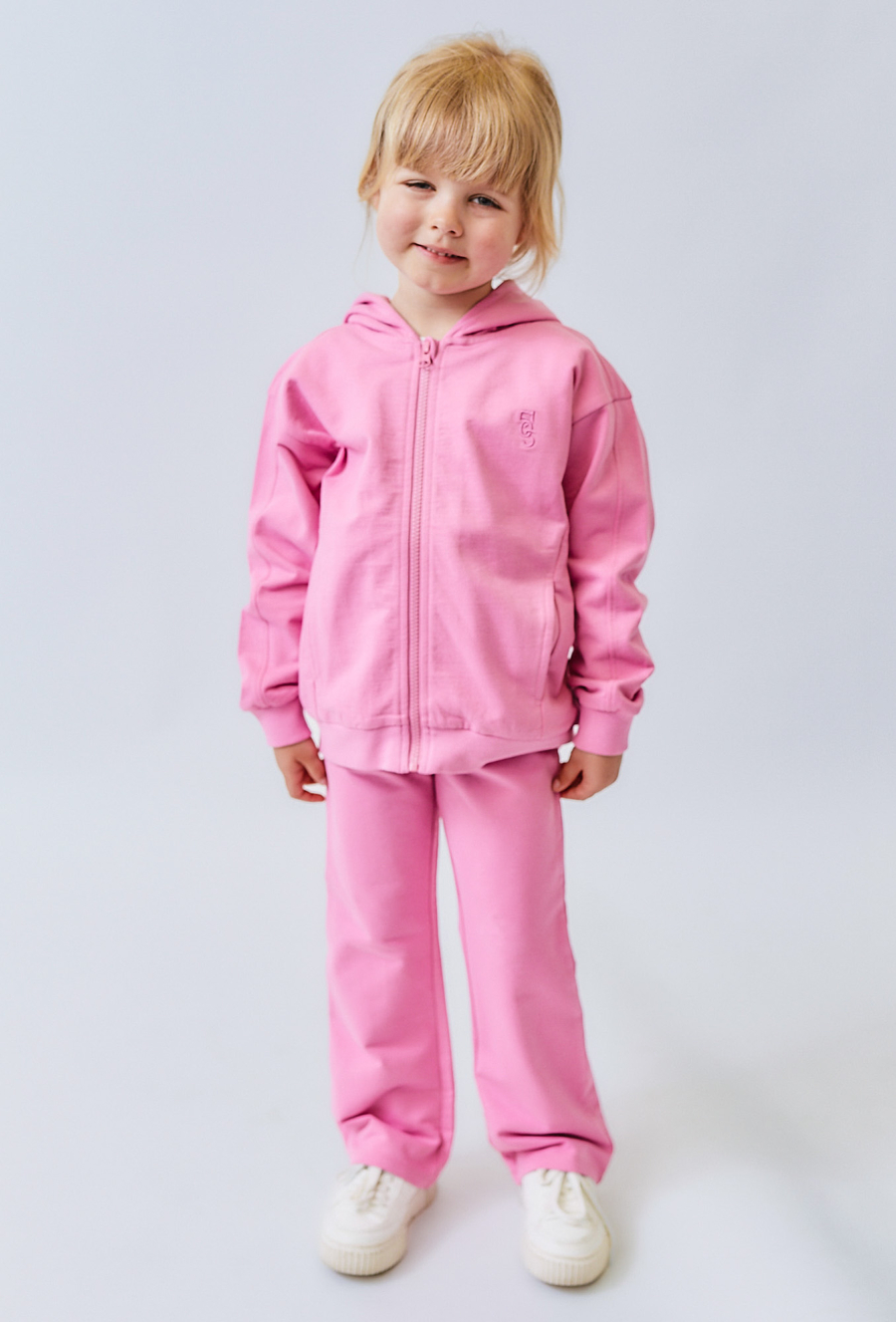 Spodnie z lekko rozszerzanymi nogawkami