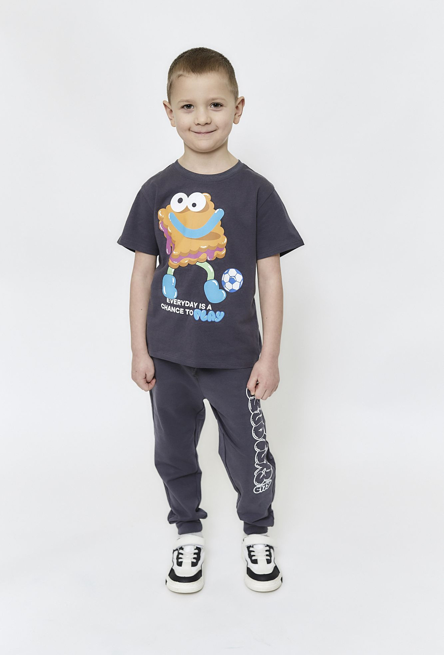 Grafitowe spodnie dresowe z nadrukiem