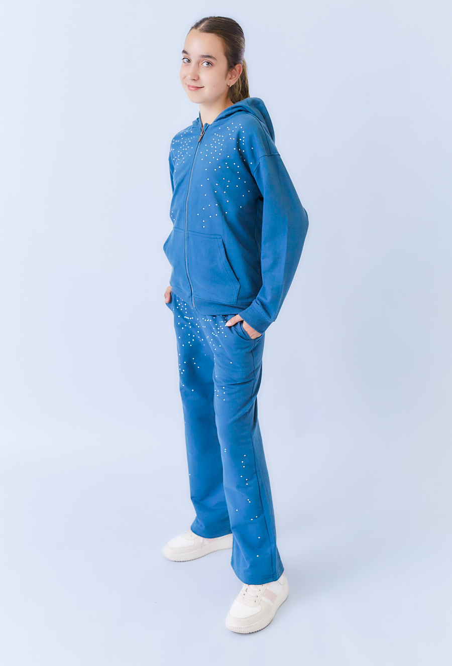 Niebieskie spodnie dziewczęce wide leg z aplikacją z dżetów