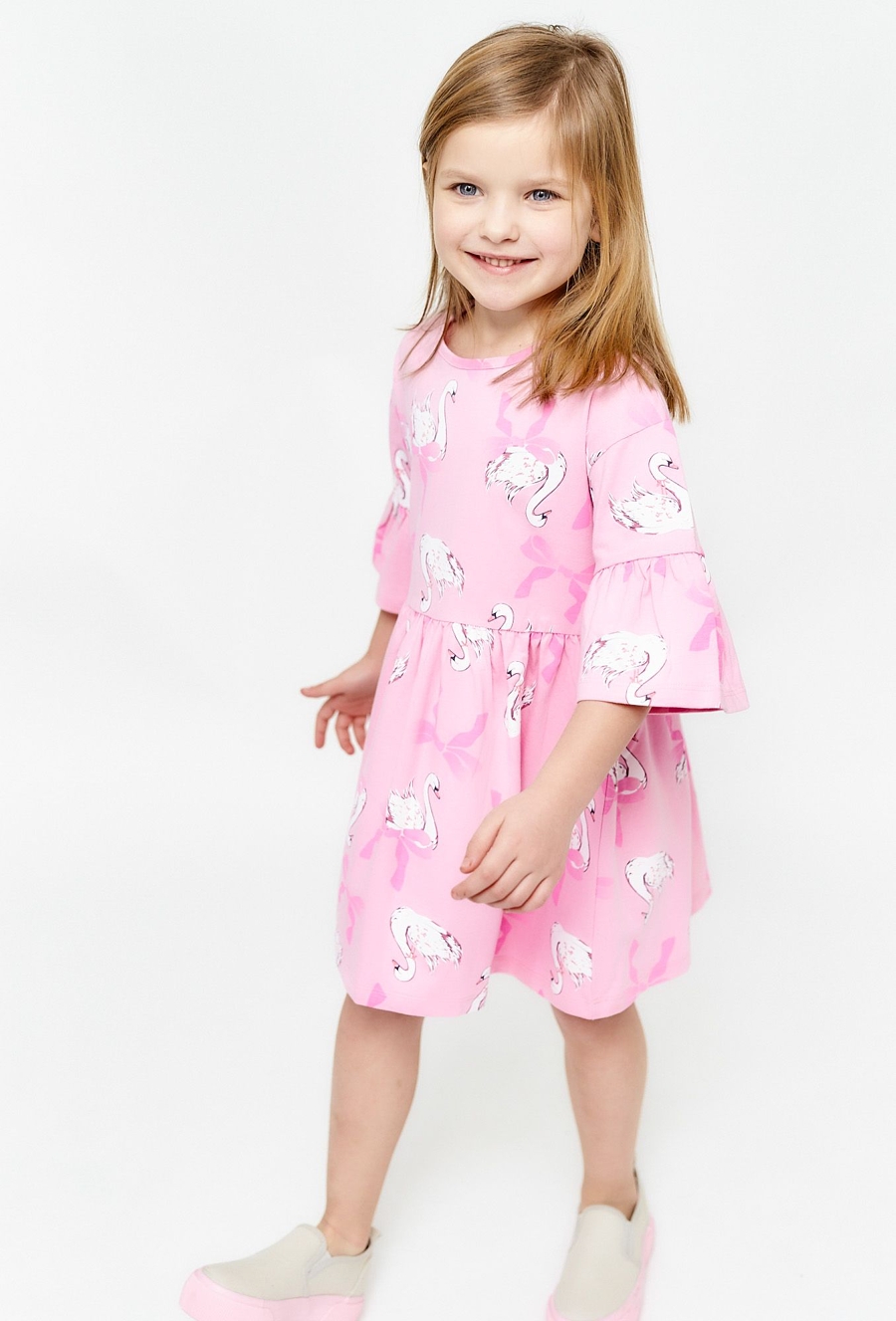 Sukienka z długim rękawem i łabędziami