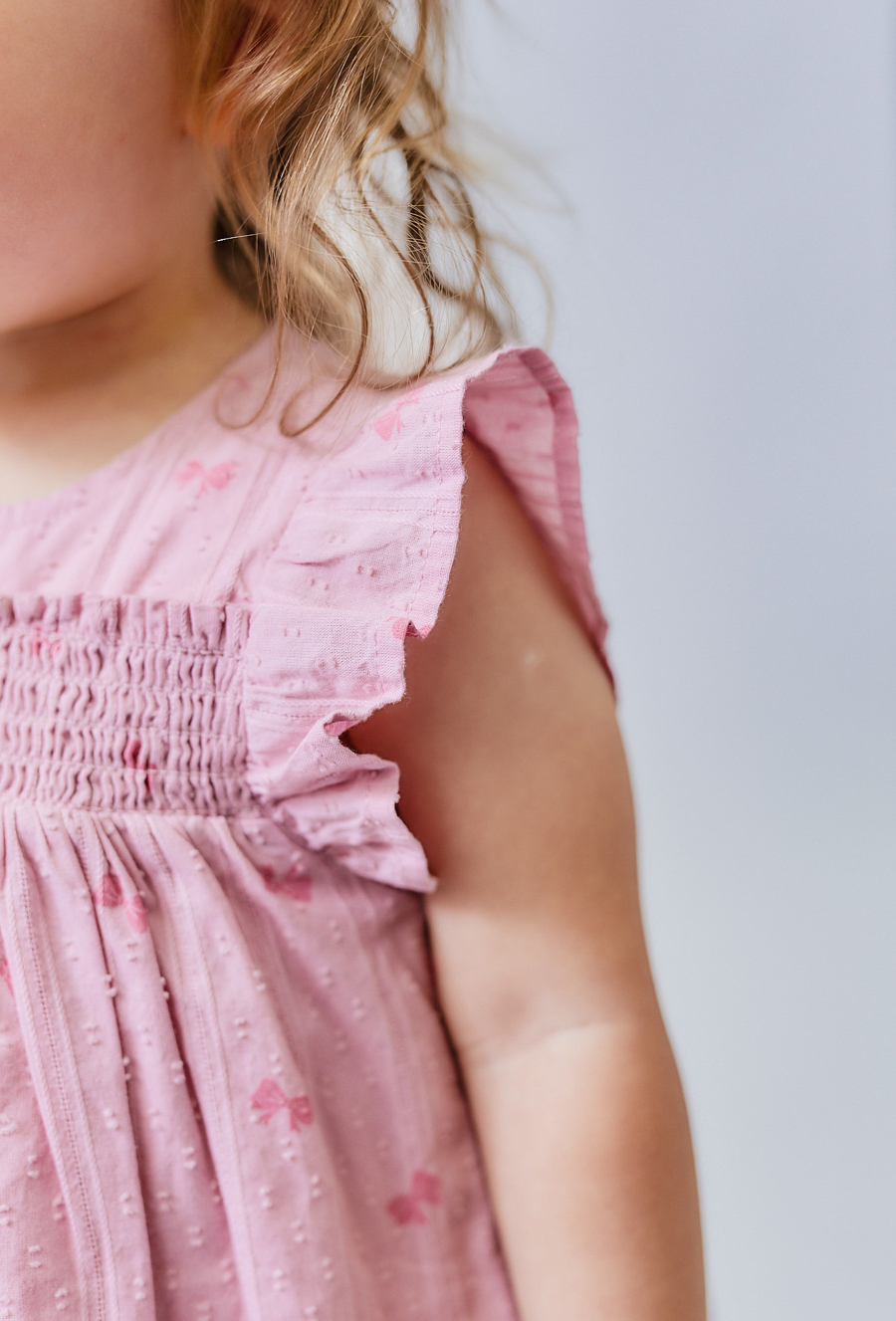 Sukienka niemowlęca z falbankami i kokardkami