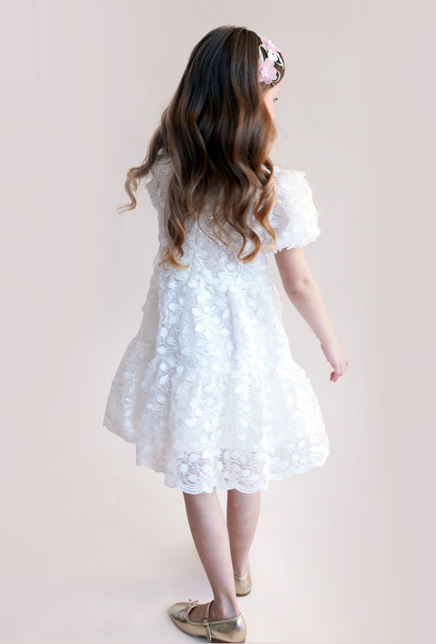 Sukienka koronkowa z ótkim rękawem